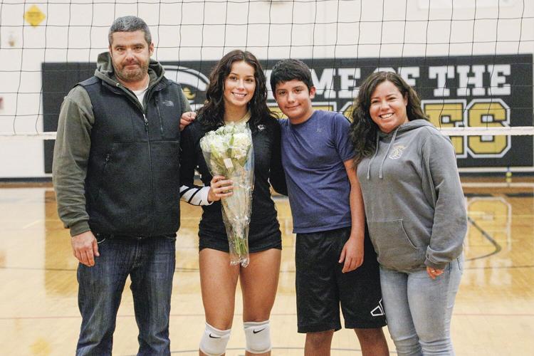 10-05-22 KHS VB senior knapp