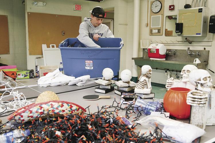 10-25-21 Conway Rec pulling out decor