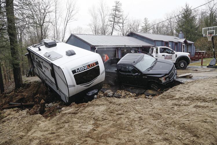 05-01-23 Flooding Cars in Ditch medium