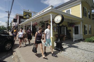 Shoppers in front of Zebs in North Conway