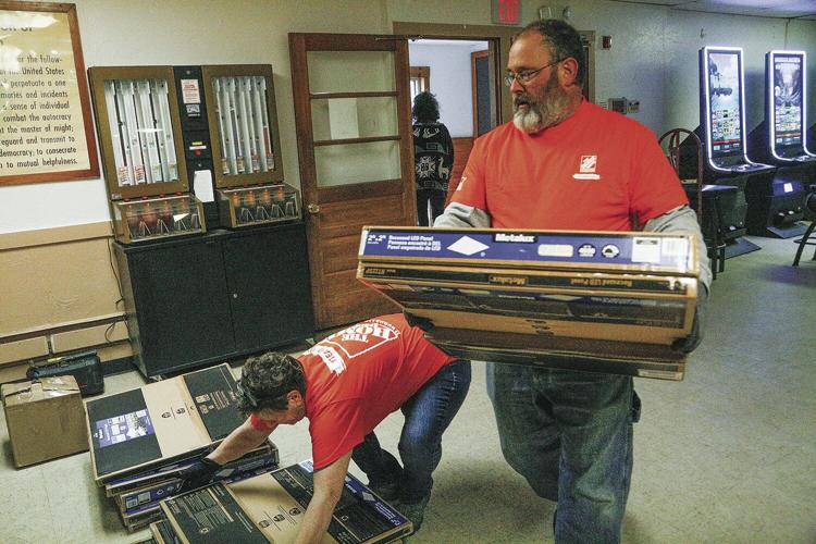 01-30-23 Home Depot-Legion carrying boxes medium