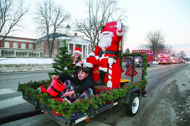 12-06-25 Conway Christmas Parade santa wave