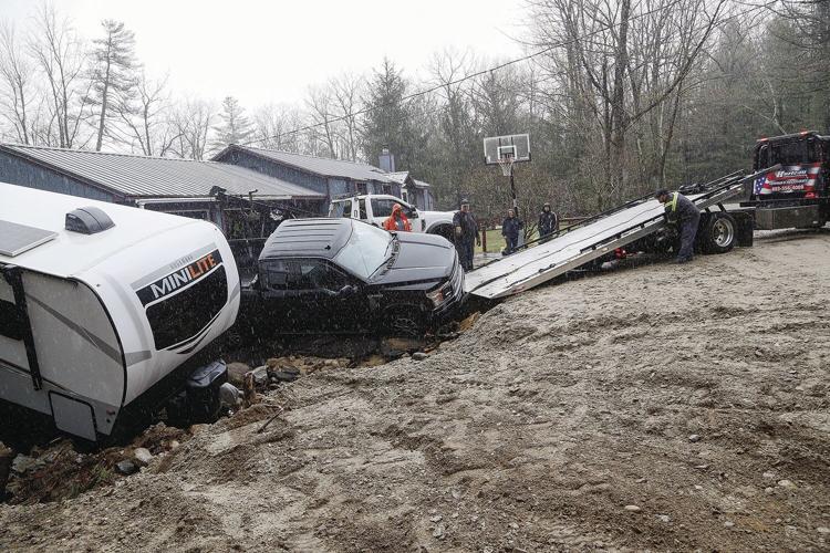 05-01-23 Flooding Cars in Ditch with tow truck