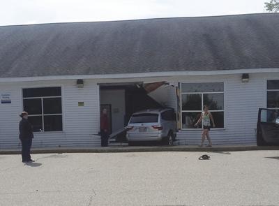 Driver Crashes Into Conway Village Post Office Local News Conwaydailysun Com