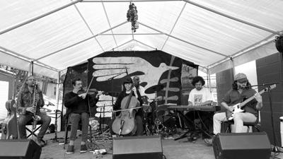 Instrumental group, Hour, coming to Littleton