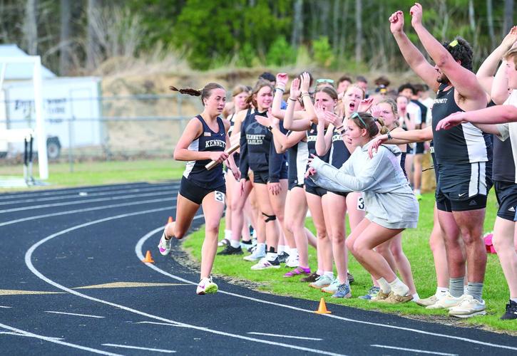 04-29-25 KHS Track 4x400 cheering to finish
