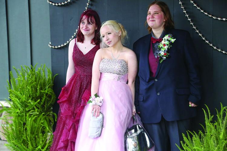 05-09-26 KHS Prom pose trio