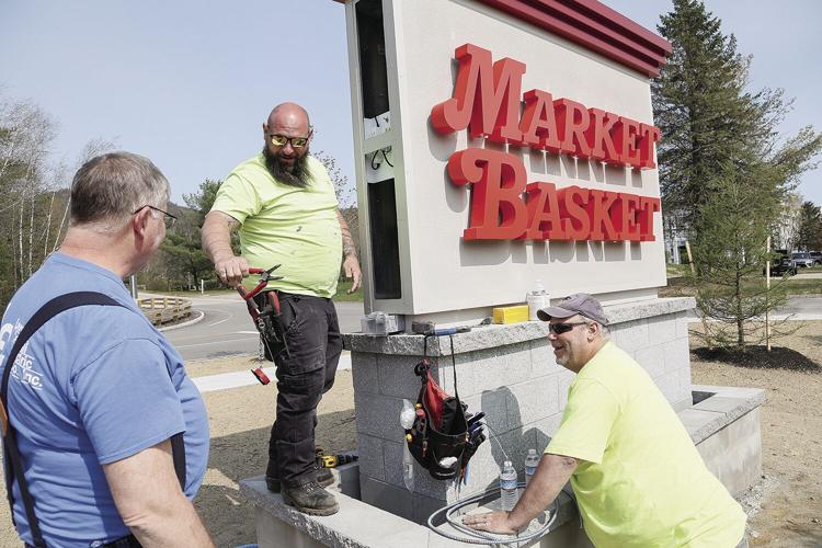 05-08-23 Market Basket working on sign widest