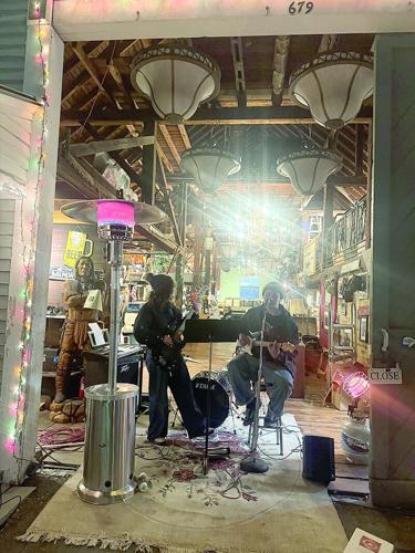 CUT dd51 ROP Naples holiday 6 band at barn.tif