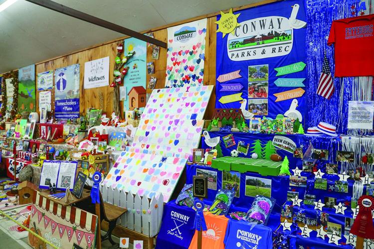 10-04-26 Fryeburg Fair conwal el, rec displays