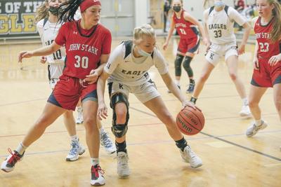 01-18-22 KHS WBB low dribble habert