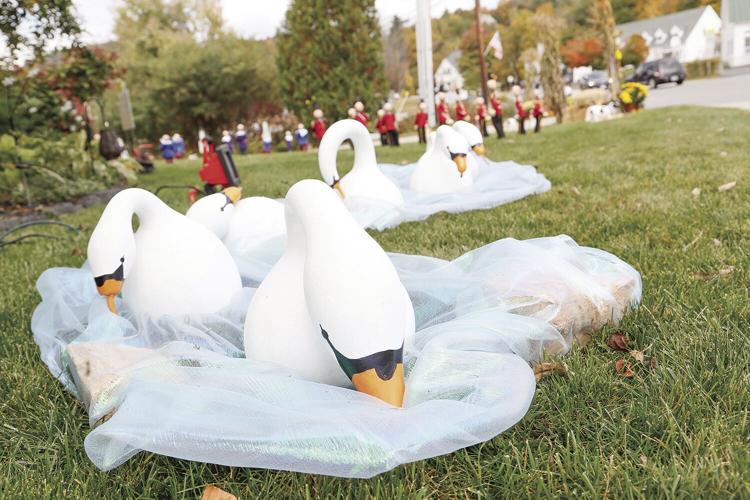 10-01-24 Pumpkin snowflake swans