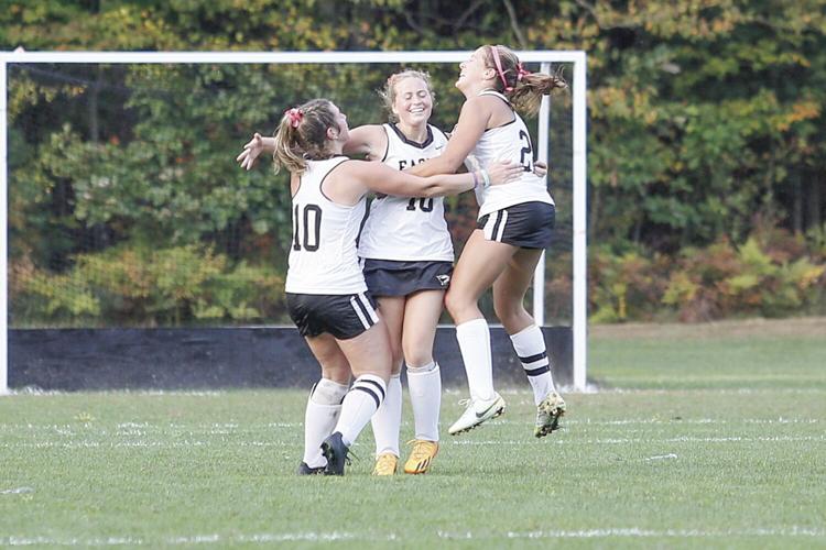 10-05-23 KHS FH celebrating win 2