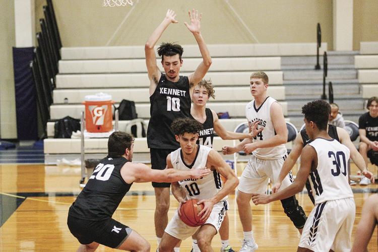 12-06-22 FA-KHS MBB vallemani surrounded