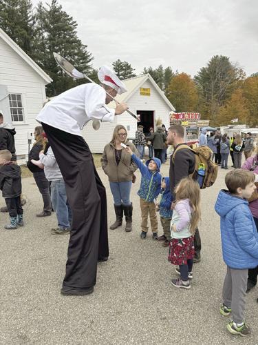 sandwich fair chef on stilts