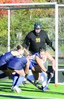 Lakers, Raiders split season field hockey series