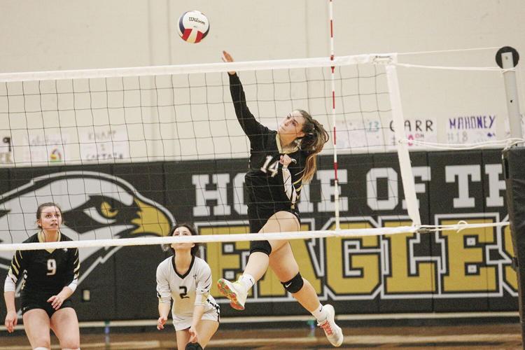 10-05-22 KHS VB tatarczuk spike