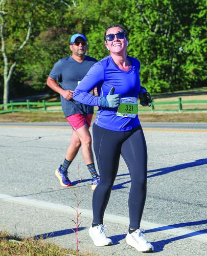 09-21-25 North Conway HalfM-5K vertical thumbs up