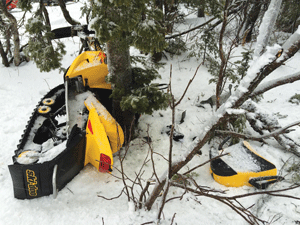 Mass. man dies in snowmobile crash