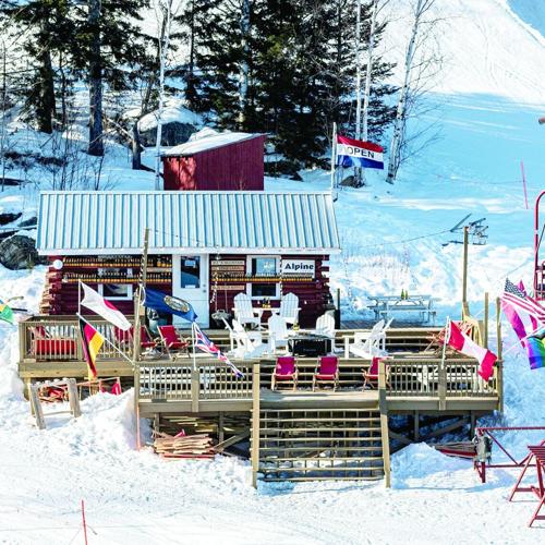Nordic Tracks - Black Mountain - Alpine Cabin