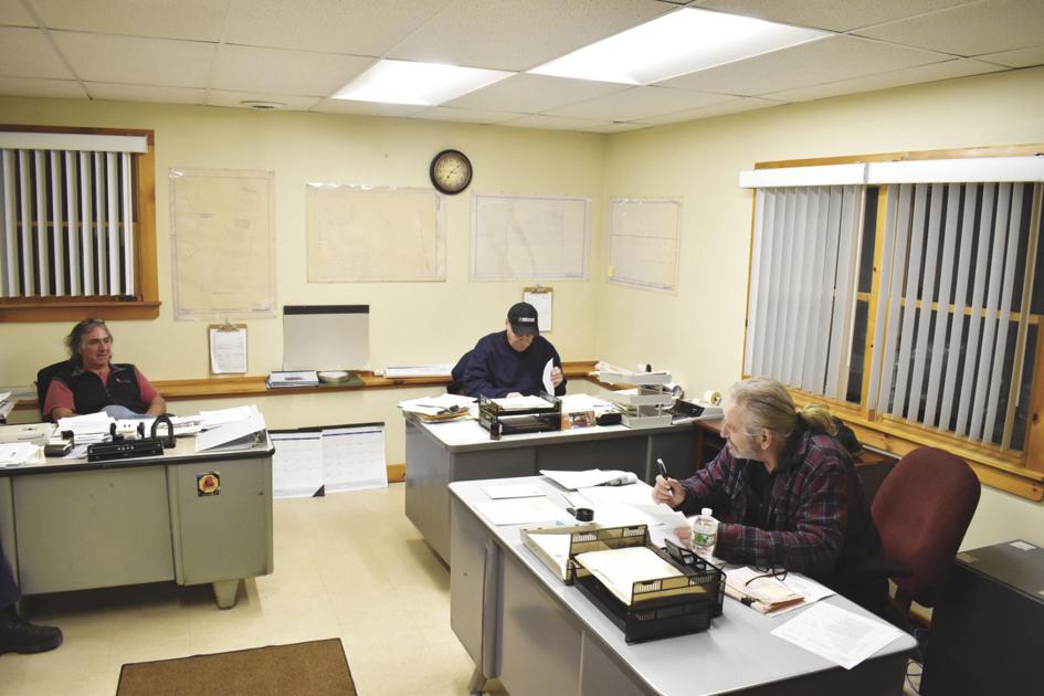 Bender resigns; Lovell wants out of airport authority board