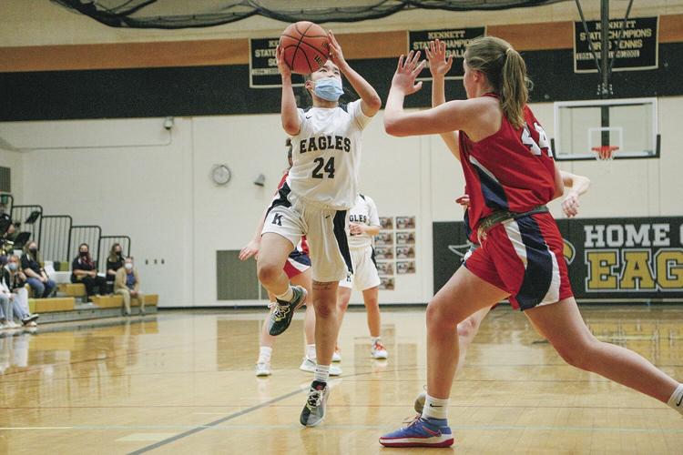 01-18-22 KHS WBB layup chin