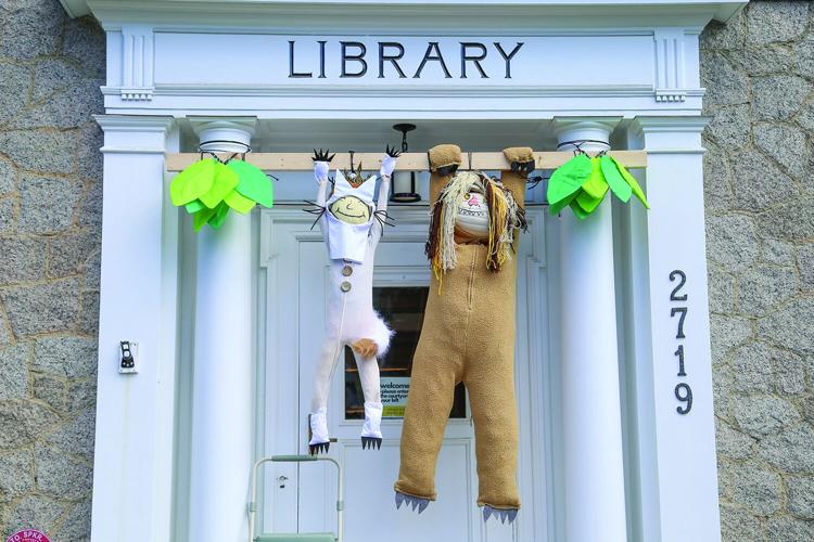 09-30-25 Pumpkin People pope head-on