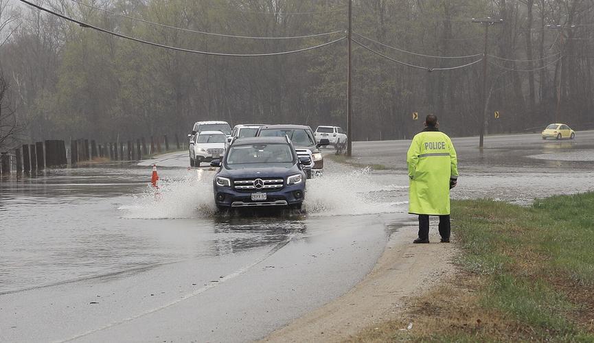 05-01-23 Flooding W Side S driving through medium