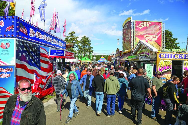 10-05-26 Fryeburg Fair crowd closer