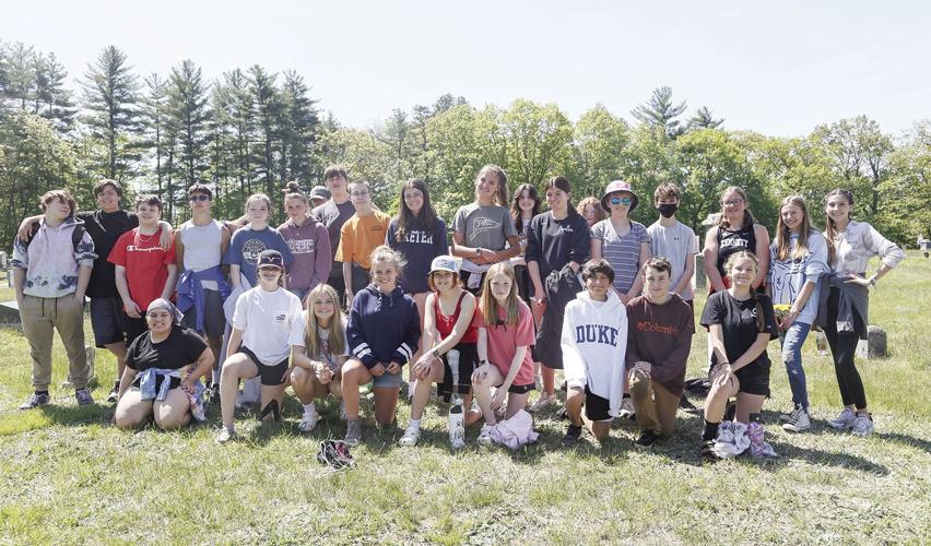 05-25-22 Cemetery Cleanup group pic