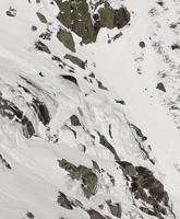 2 hikers survive falls in Tuckerman Ravine