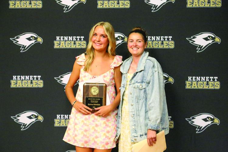 06-08-26 KHS Sports Awards bgk girls hockey pose
