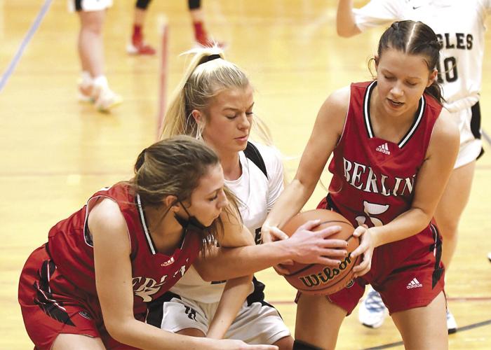 KHS girls hoop - Kaylee McLellan ball battle