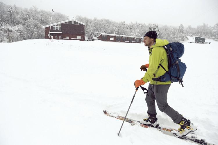 10-25-18 Snow_wildcat skier