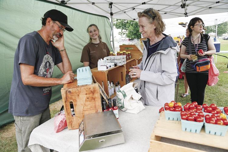 07-09-24 MWV Farmer's Market grandview chatting
