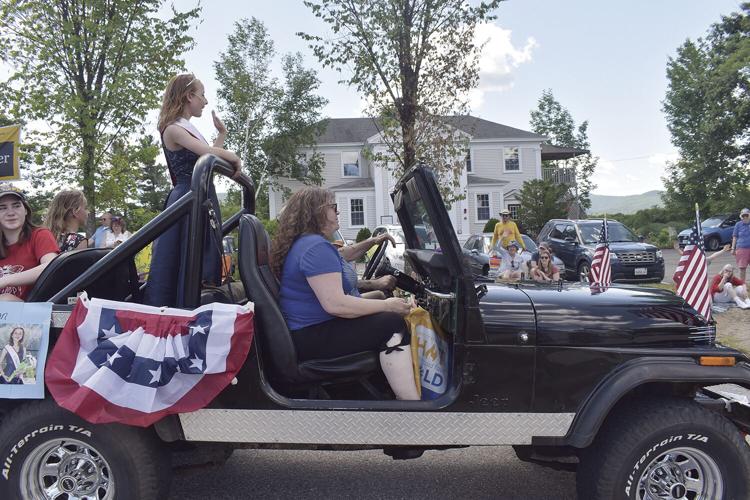 tamworth 4th parade waving from jeep