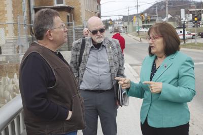 Rep. Kuster tours Mason Street bridge