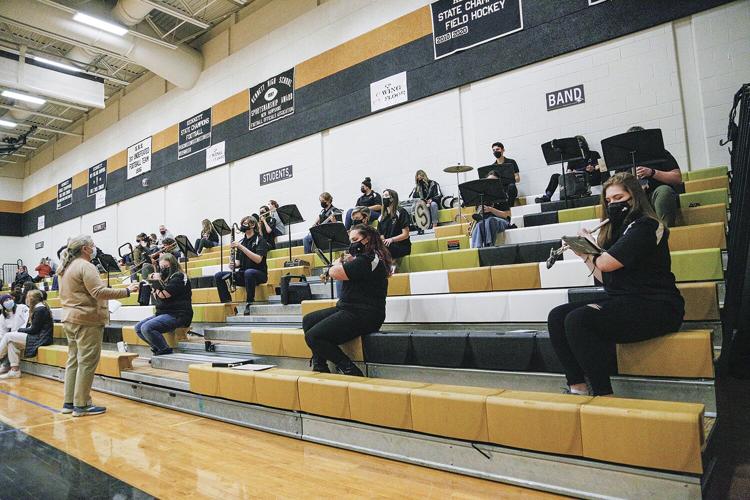 01-18-22 KHS WBB band wide