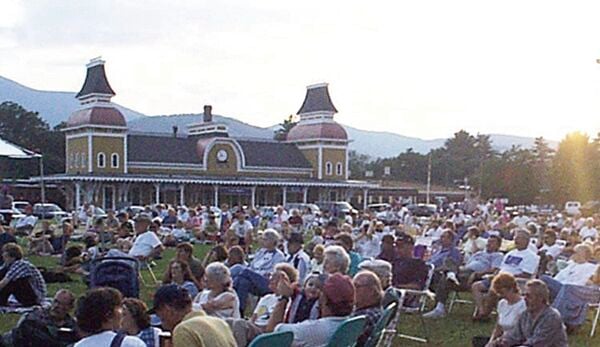 crowd in schouler park