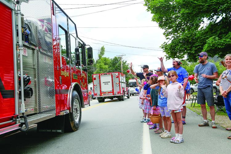 07-04-25 Fourth Parade bartlett firetrucks crowd facing