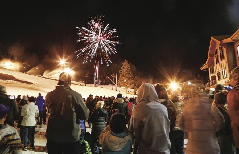 12-31-23 NYE Fireworks Cranmore widest