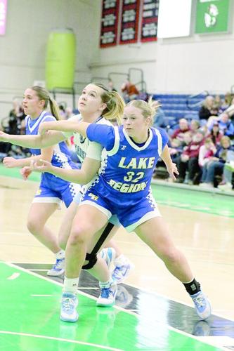 laker bb helena sheldrick boxes out