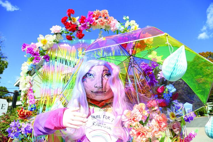 09-30-25 Pumpkin People village place tighter