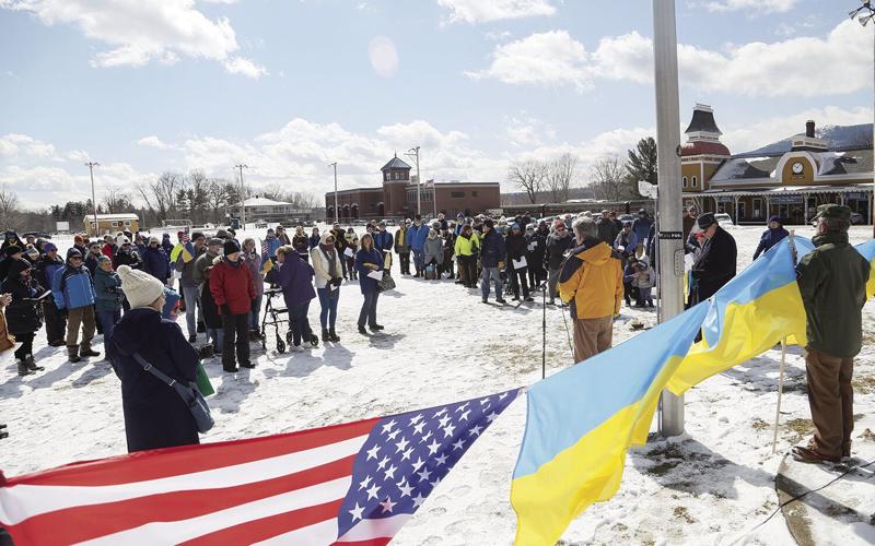 03-13-22 Ukraine Vigil wide crowd behind