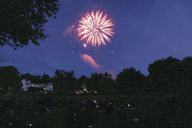07-02-22 Jackson Fireworks red burst