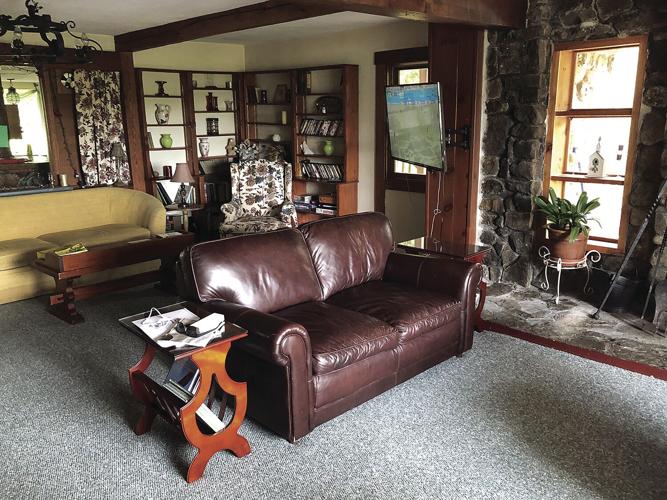 Darby Field Inn living room
