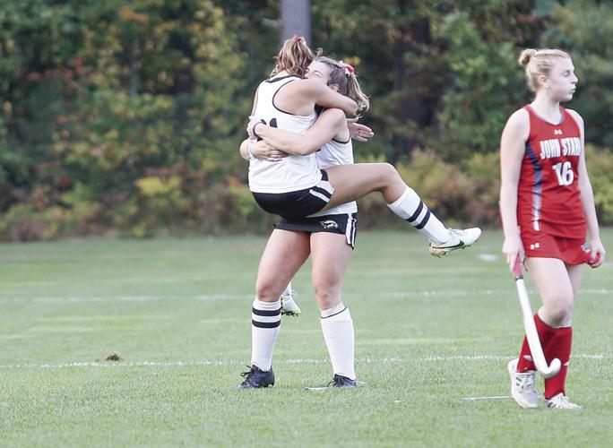 10-05-23 KHS FH celebrating win 1