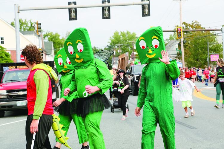 09-06-25 Mud Bowl Parade gumbys wave