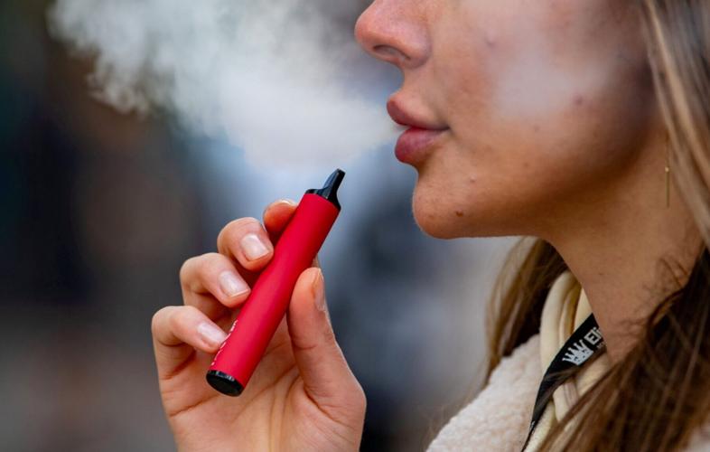 People who vape or smoke at much higher risk of high blood pressure, show study