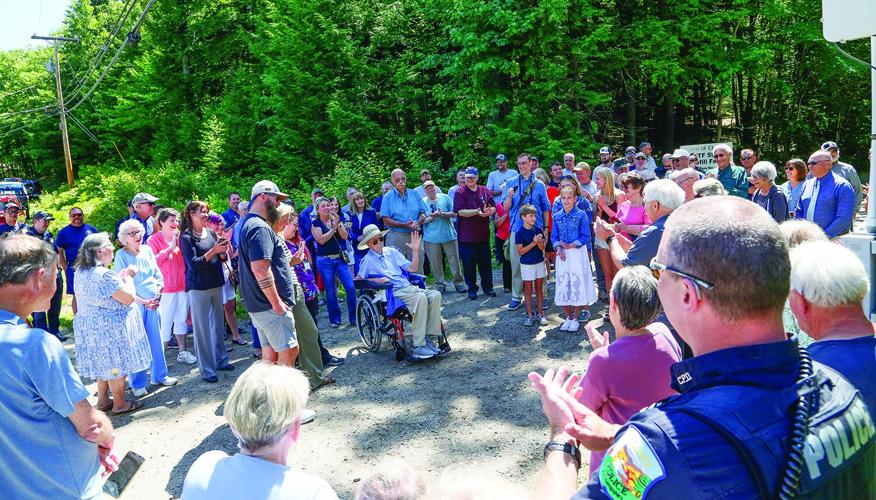 07-22-25 Thom Steele wide applause